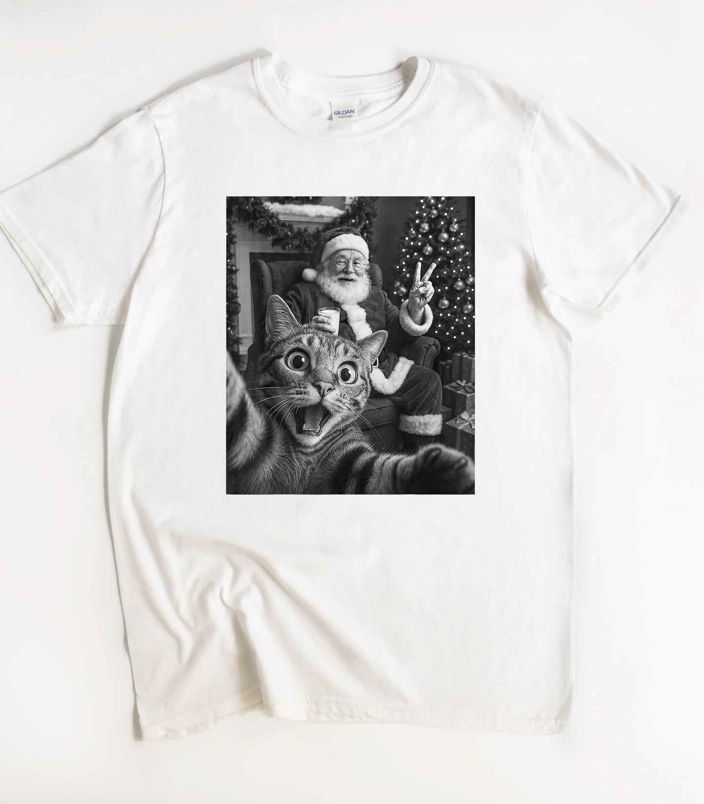 Funny Cat Selfie With Santa T-Shirt