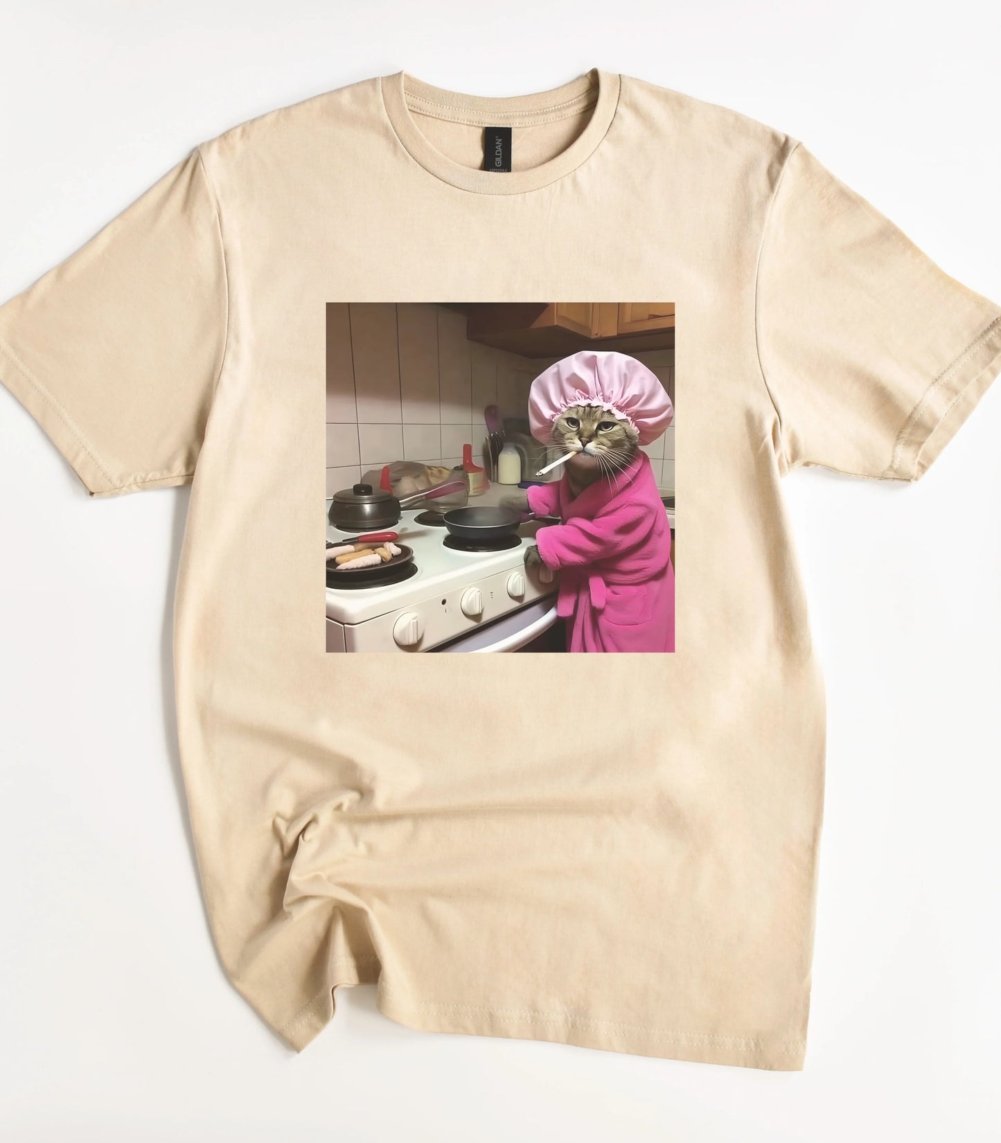 Funny Housewife Cat T-Shirt