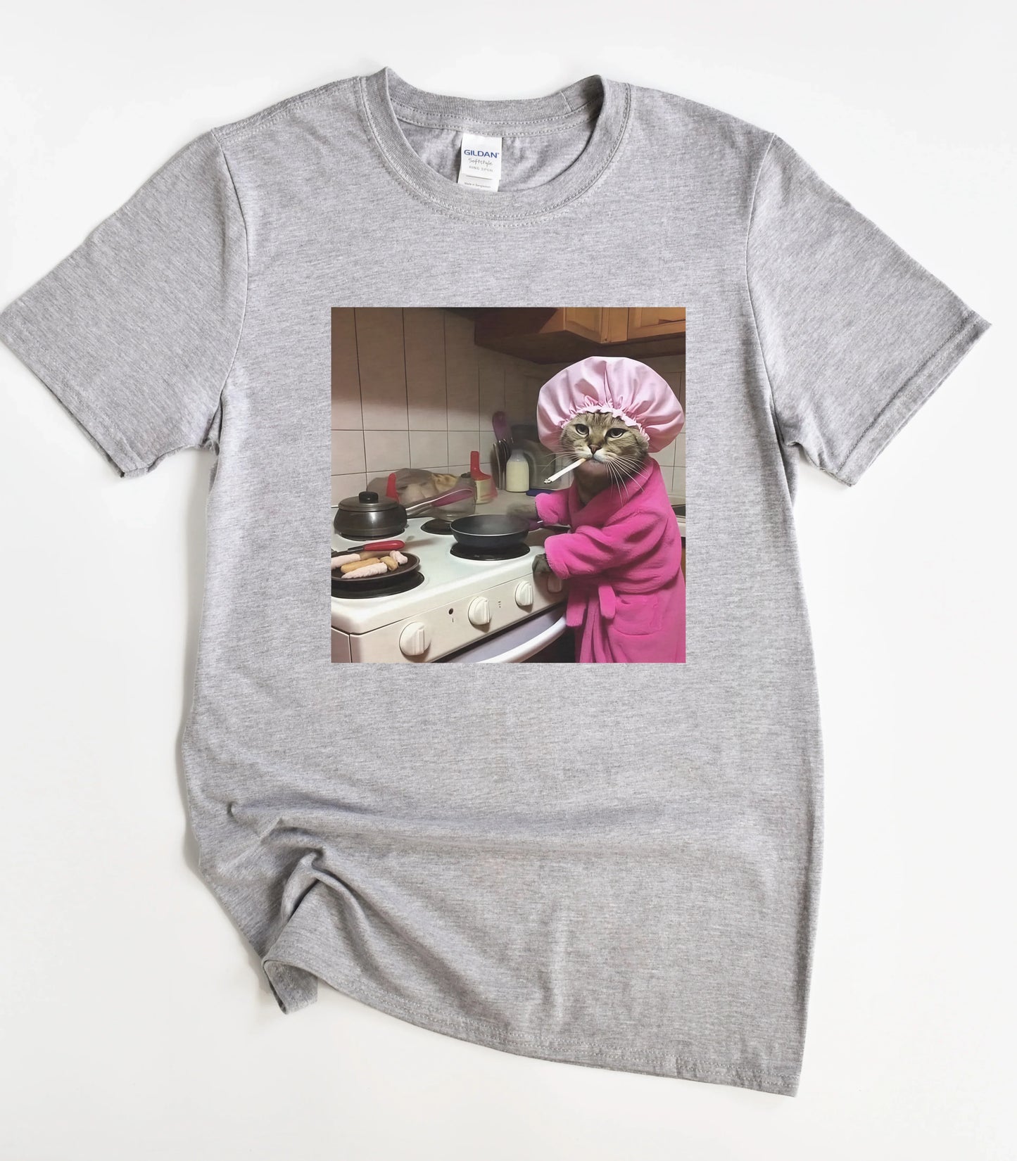 Funny Housewife Cat T-Shirt
